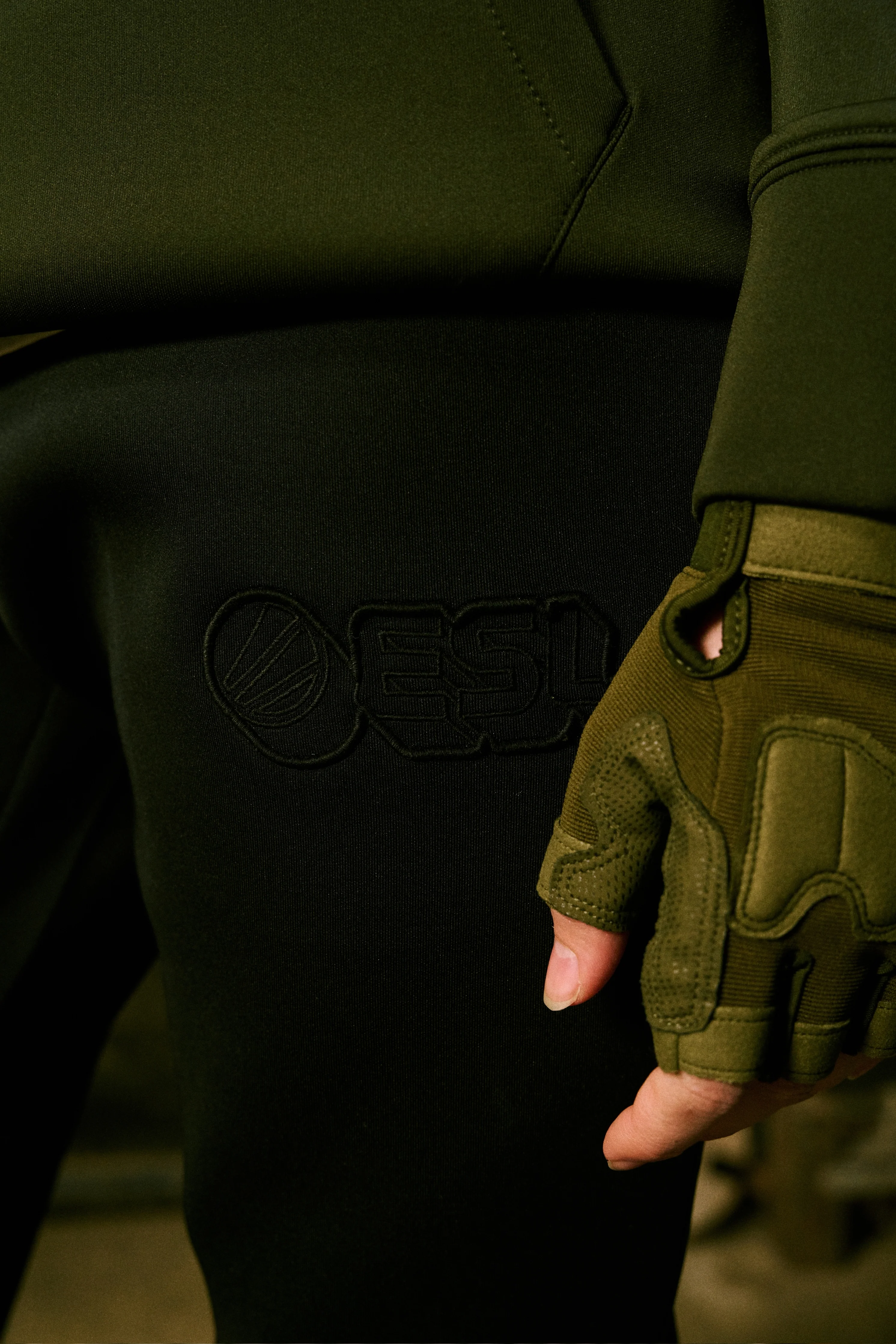 ESL Crosshairs Sweatpants Black - Image 5