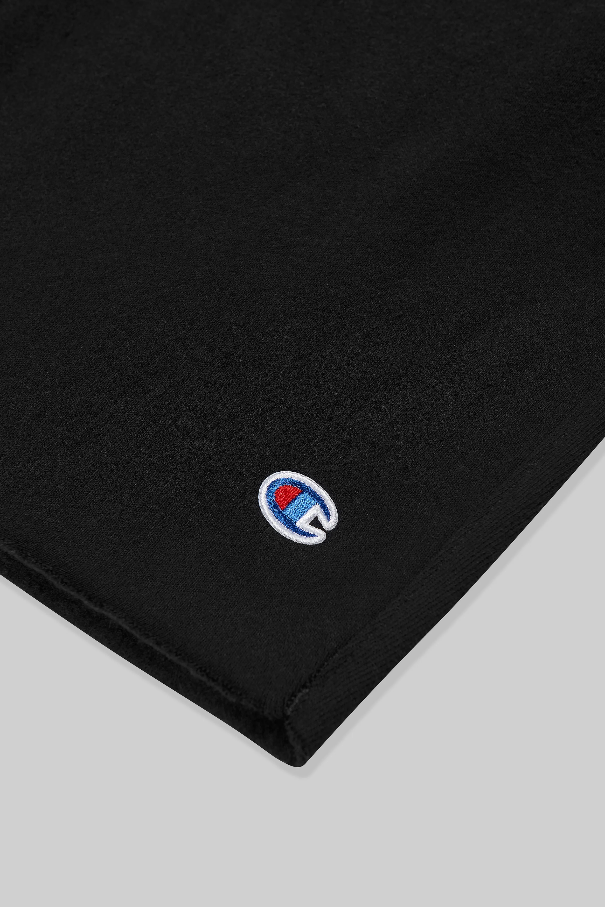 ESL x Champion Patch Sweatshorts Black - Image 6